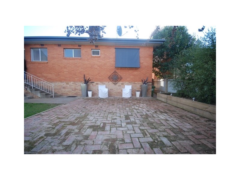 79 Meadow Street, Kooringal NSW 2650