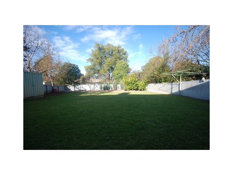 79 Meadow Street, Kooringal NSW 2650