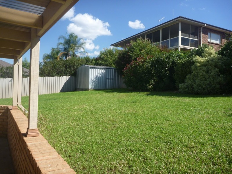 10 Selwyn Place, Tatton NSW 2650