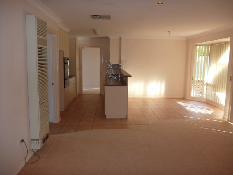 10 Selwyn Place, Tatton NSW 2650