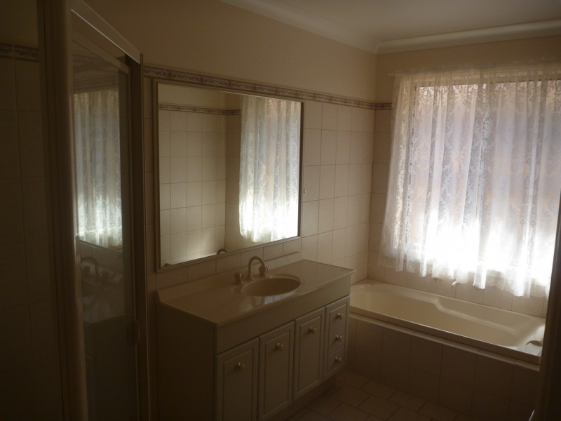 10 Selwyn Place, Tatton NSW 2650