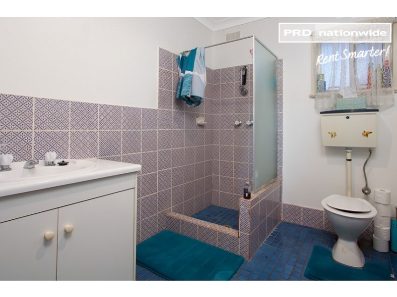 1/1 Raye Street, Tolland NSW 2650