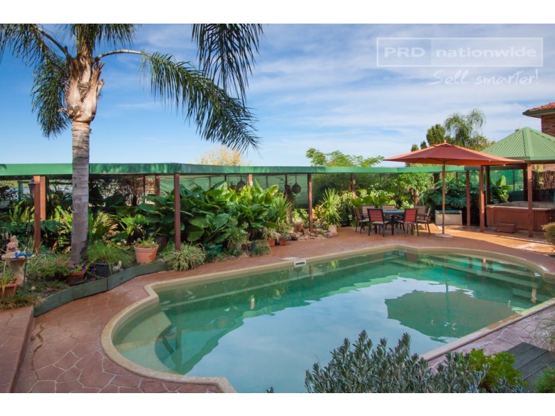 33 Amaroo Street, Kooringal NSW 2650