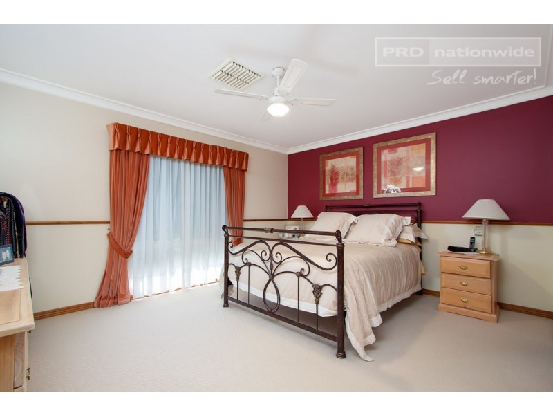 33 Amaroo Street, Kooringal NSW 2650