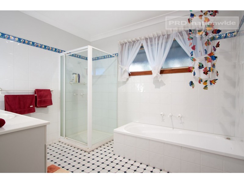 33 Amaroo Street, Kooringal NSW 2650