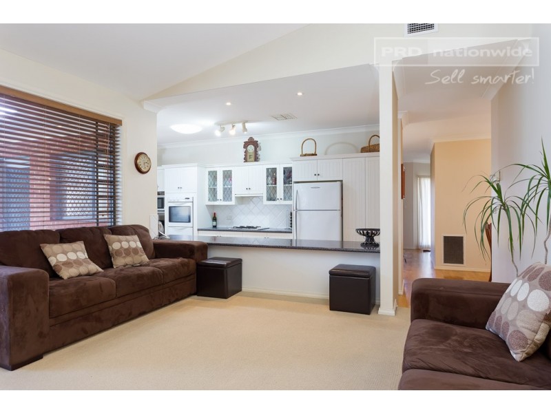 6 Fletcher Place, Kooringal NSW 2650