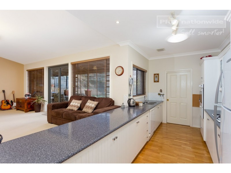 6 Fletcher Place, Kooringal NSW 2650