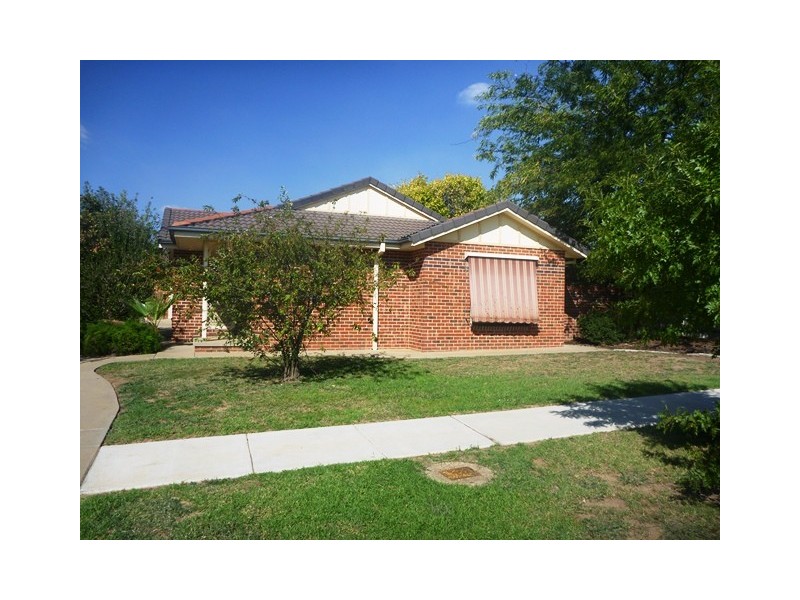 1/1 Hudson Drive, Lloyd NSW 2650