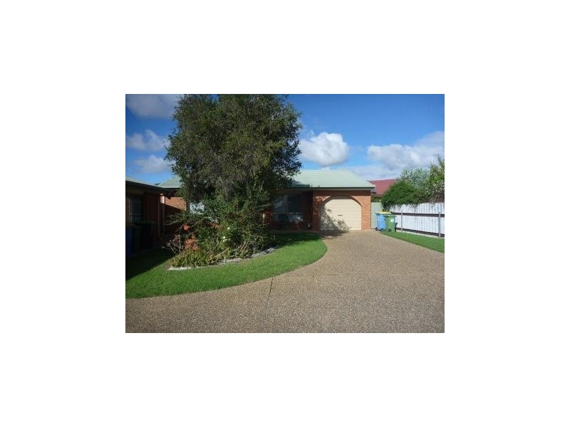 2/2 Borneo Crescent, Ashmont NSW 2650