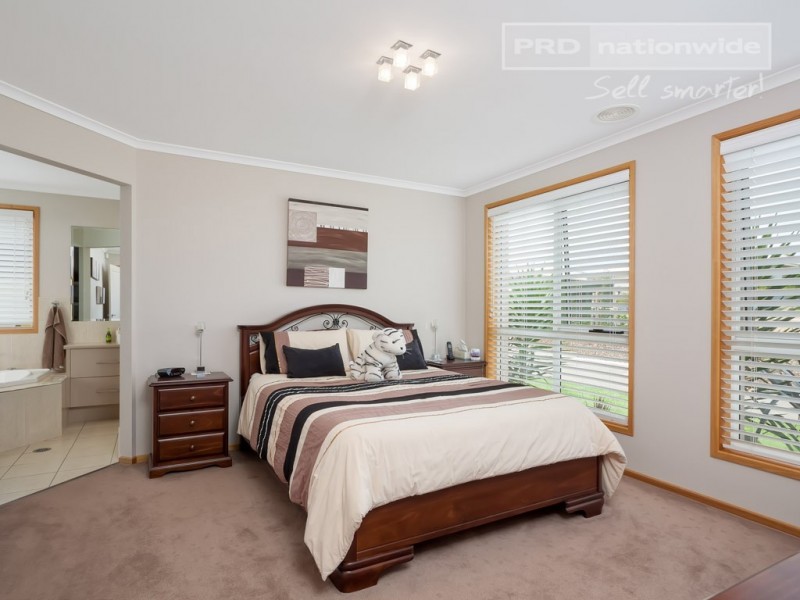 7 Marylands Way, Bourkelands NSW 2650