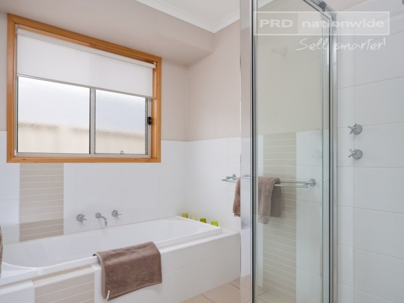 7 Marylands Way, Bourkelands NSW 2650