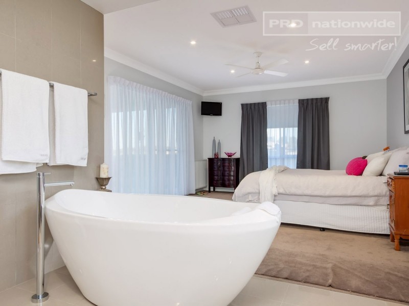 36 Balala Crescent, Bourkelands NSW 2650