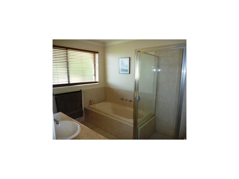 19 Yanko Crescent, Bourkelands NSW 2650