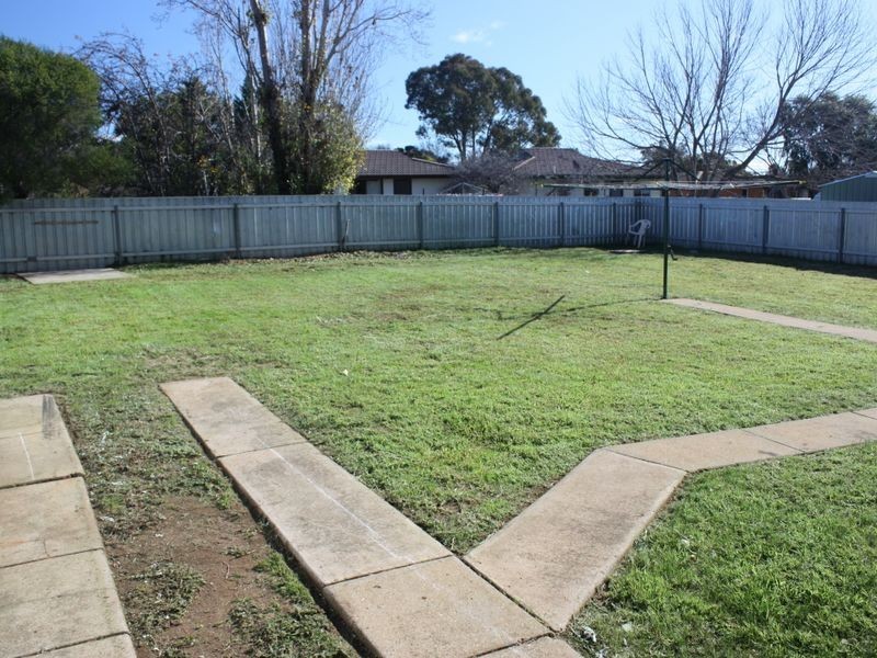 15 Toy Place, Tolland NSW 2650