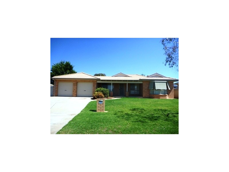 28 Yarrawah Crescent, Bourkelands NSW 2650