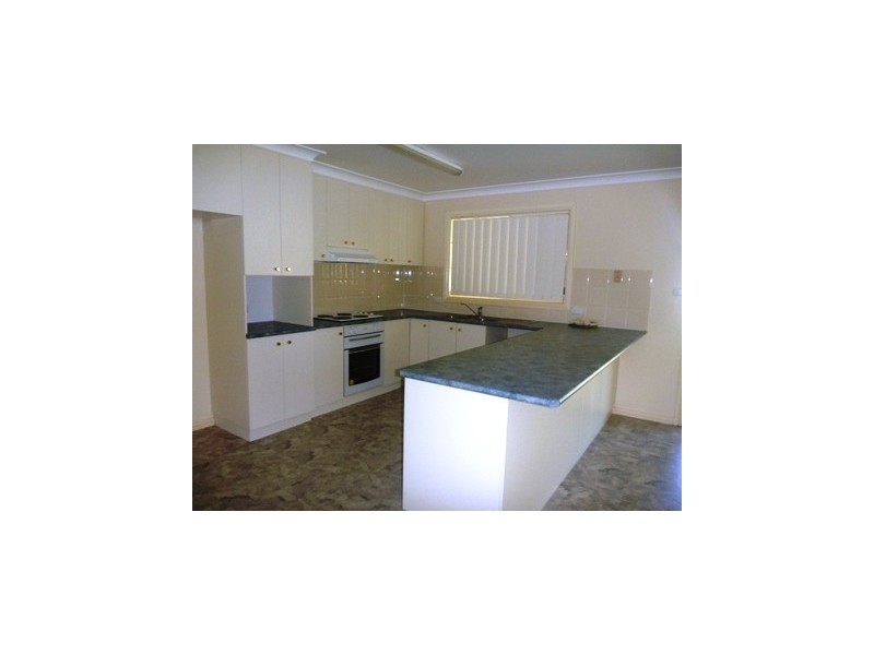 28 Yarrawah Crescent, Bourkelands NSW 2650