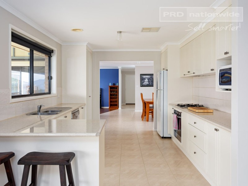 3 Teak Close, Forest Hill NSW 2651