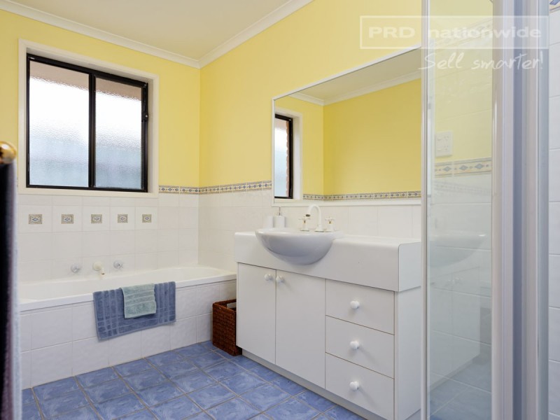 3 Teak Close, Forest Hill NSW 2651