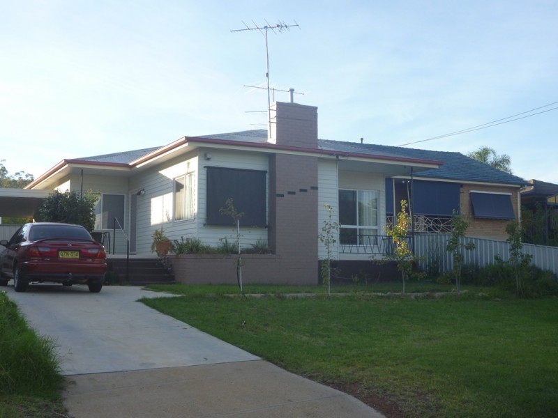 9 Koora Place, Mount Austin NSW 2650
