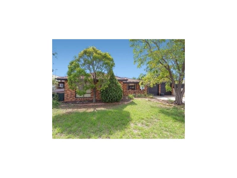 13 Balleroo Crescent, Glenfield Park NSW 2650