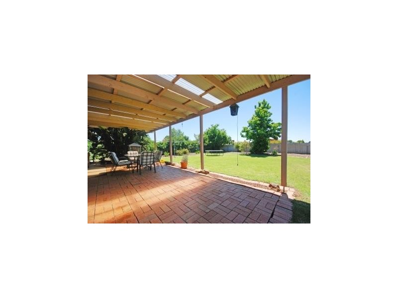 13 Balleroo Crescent, Glenfield Park NSW 2650