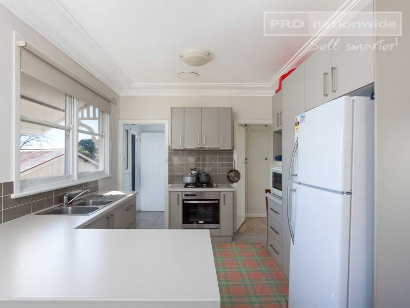 76 Mitchelmore Street, Turvey Park NSW 2650