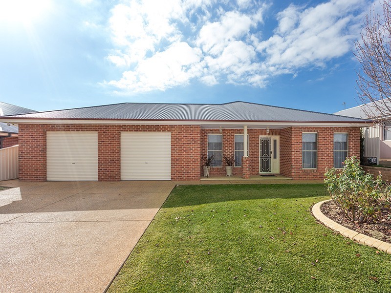 5 Marylands Way, Bourkelands NSW 2650