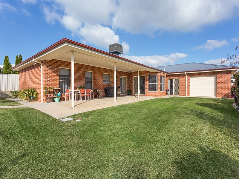 5 Marylands Way, Bourkelands NSW 2650