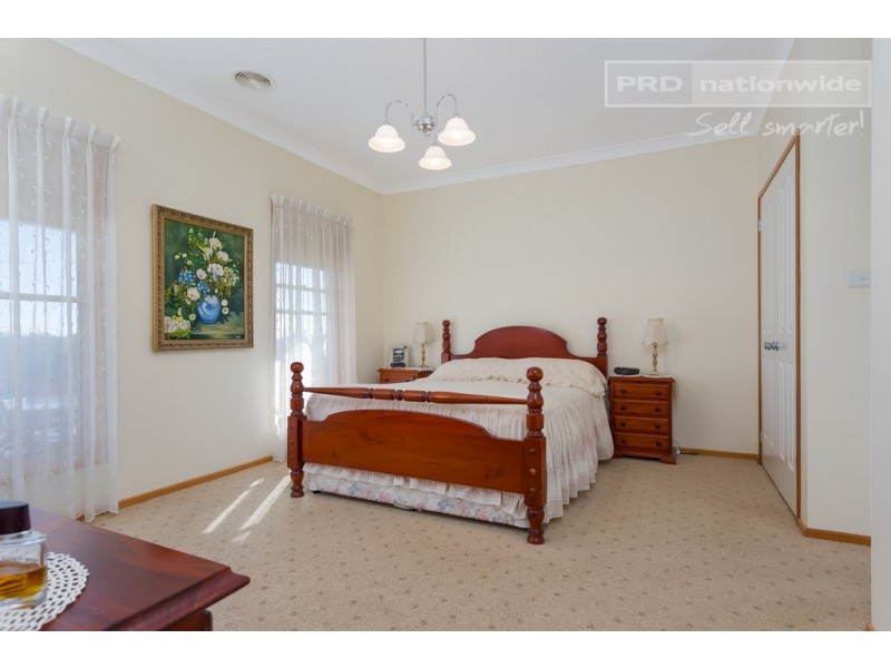 5 Marylands Way, Bourkelands NSW 2650