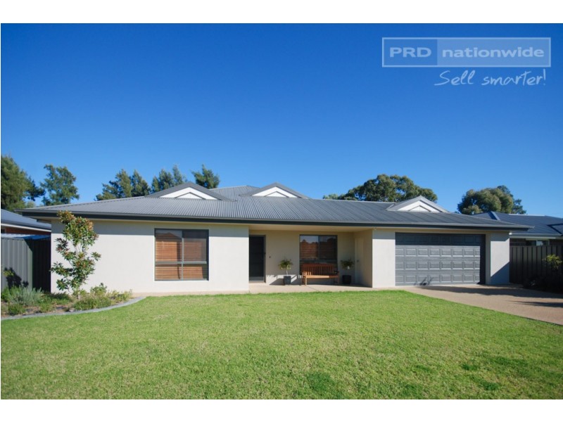 10 Adjin Street, Mount Austin NSW 2650