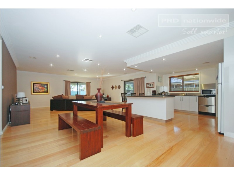 10 Adjin Street, Mount Austin NSW 2650