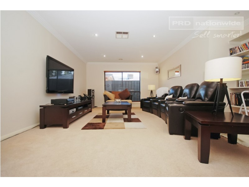 10 Adjin Street, Mount Austin NSW 2650