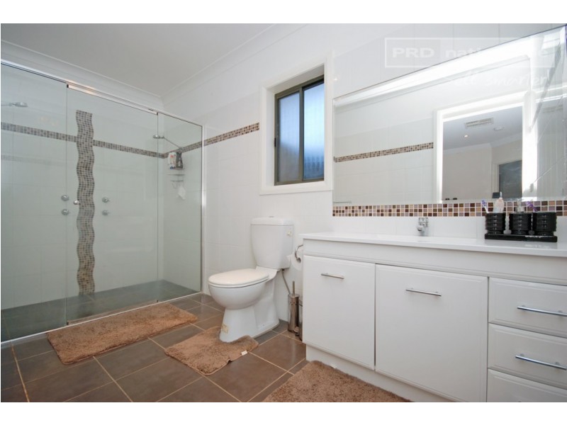 10 Adjin Street, Mount Austin NSW 2650