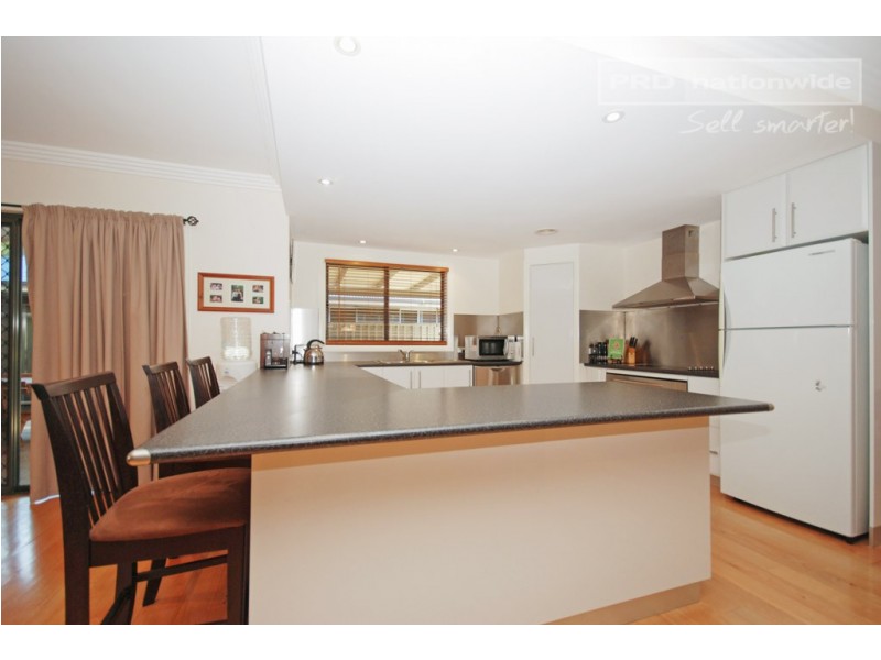 10 Adjin Street, Mount Austin NSW 2650
