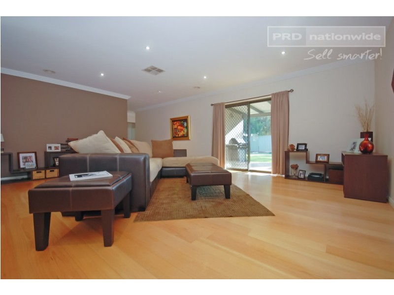 10 Adjin Street, Mount Austin NSW 2650