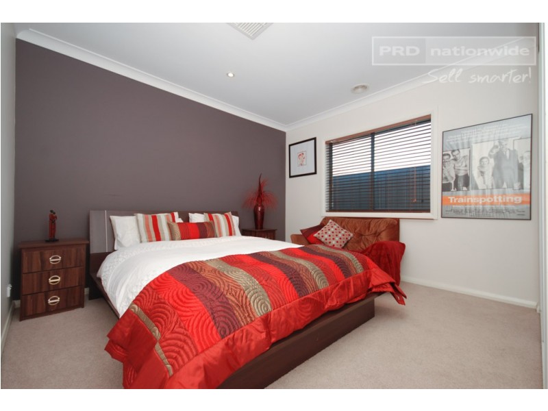 10 Adjin Street, Mount Austin NSW 2650