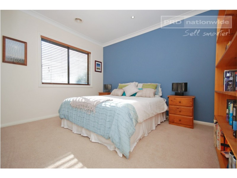 10 Adjin Street, Mount Austin NSW 2650