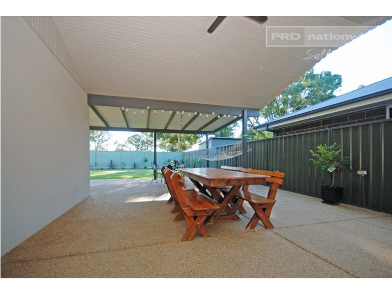 10 Adjin Street, Mount Austin NSW 2650