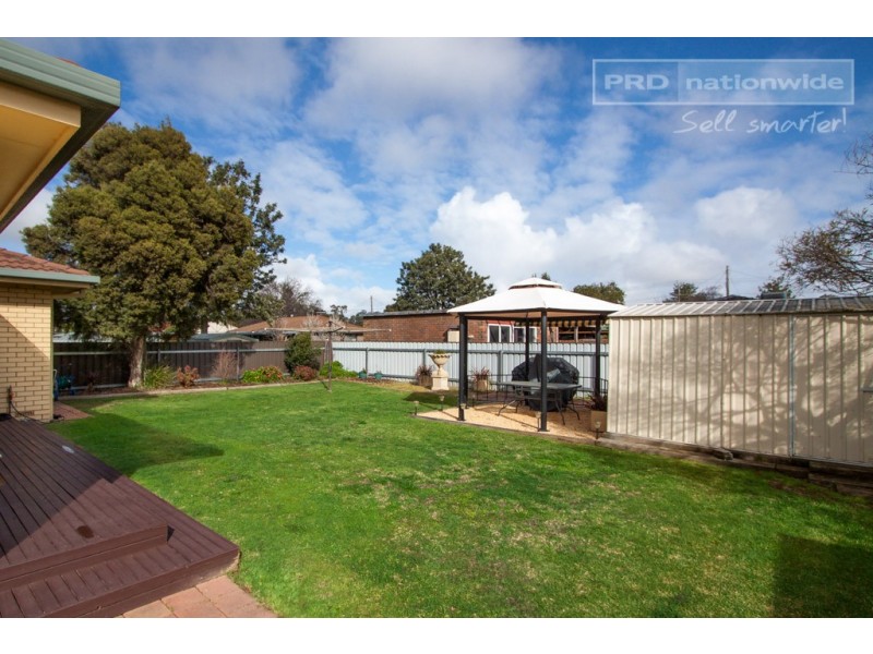 12 Eyre Street, Lake Albert NSW 2650