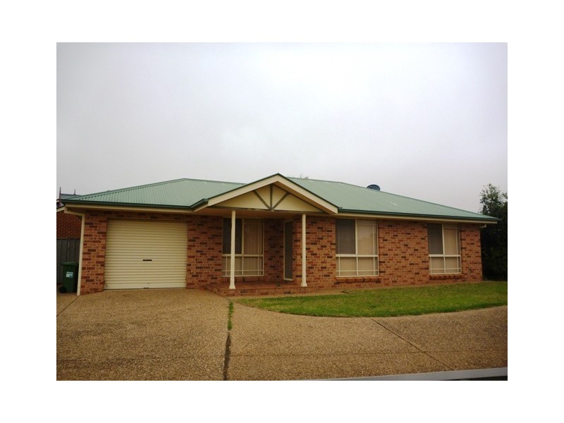 1/13 Kimba Drive, Glenfield Park NSW 2650