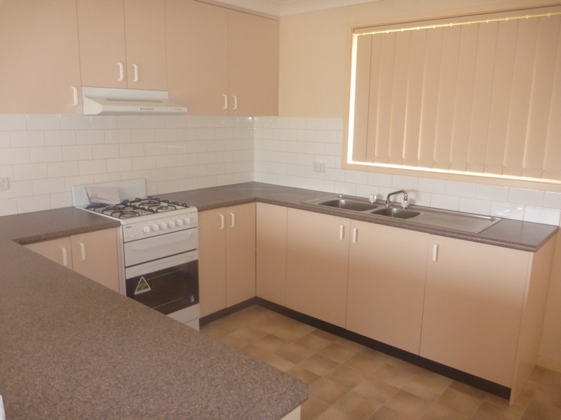 1/13 Kimba Drive, Glenfield Park NSW 2650