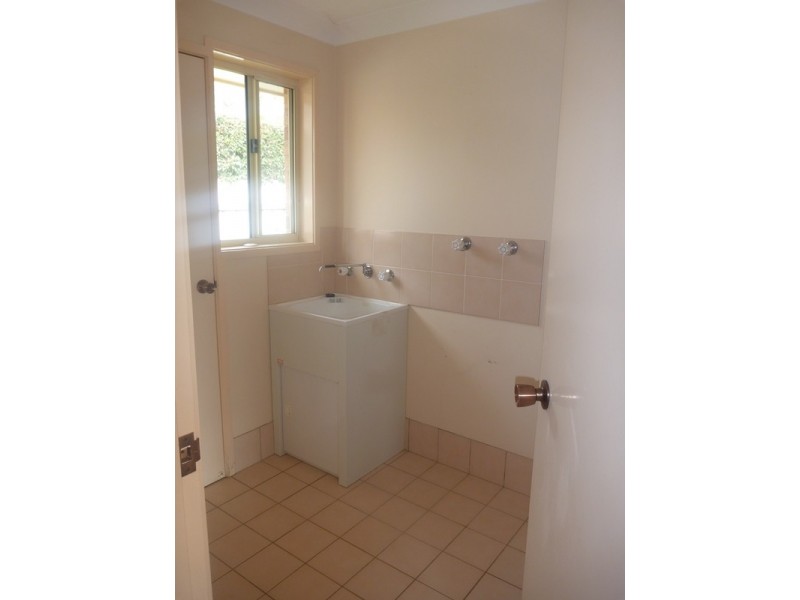 1/13 Kimba Drive, Glenfield Park NSW 2650