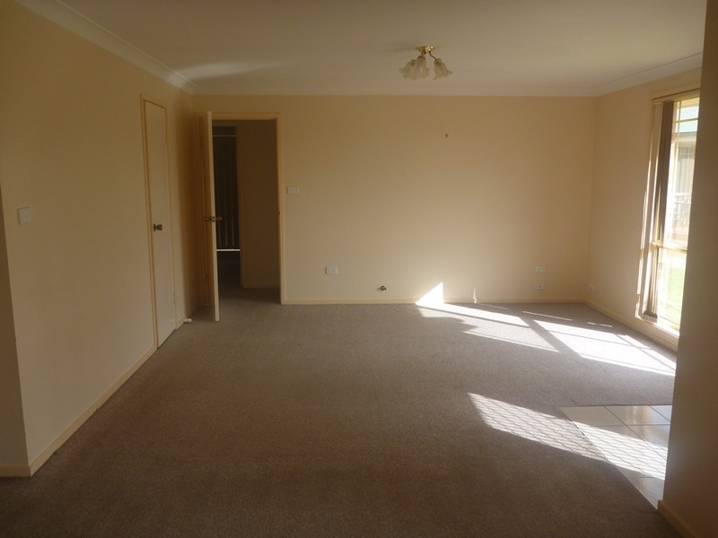 1/13 Kimba Drive, Glenfield Park NSW 2650