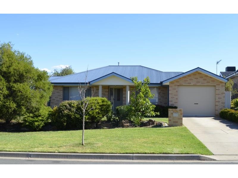 95 Atherton Crescent, Tatton NSW 2650