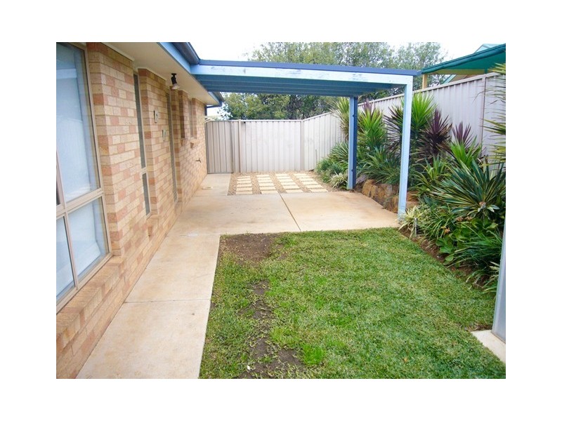 95 Atherton Crescent, Tatton NSW 2650