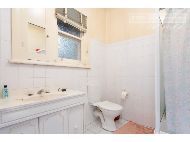 13 Gormly Avenue, Wagga Wagga NSW 2650