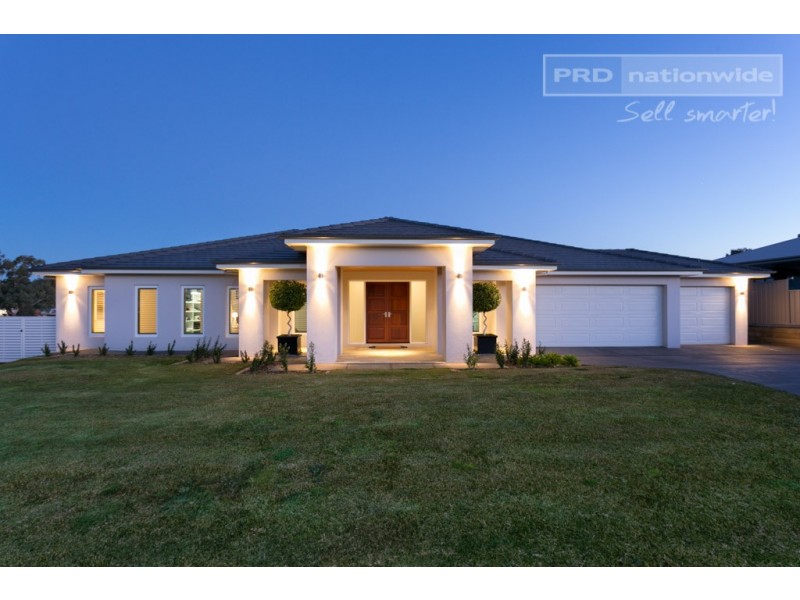 22 Plunkett Drive, Lake Albert NSW 2650