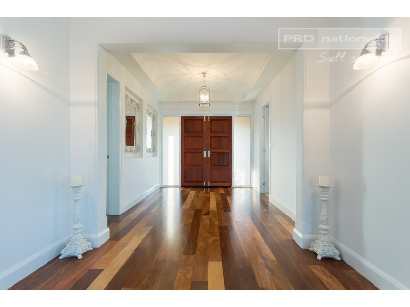 22 Plunkett Drive, Lake Albert NSW 2650