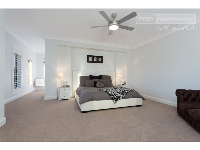 22 Plunkett Drive, Lake Albert NSW 2650