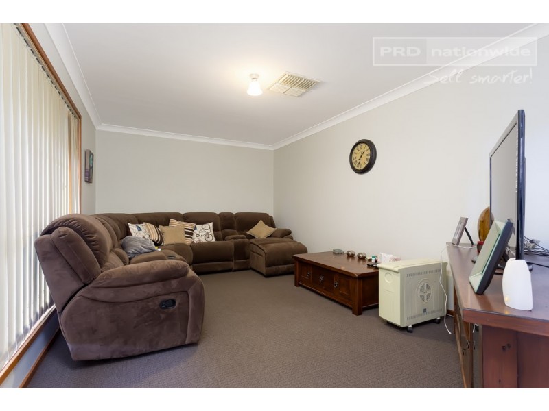 17 Avocet Drive, Estella NSW 2650